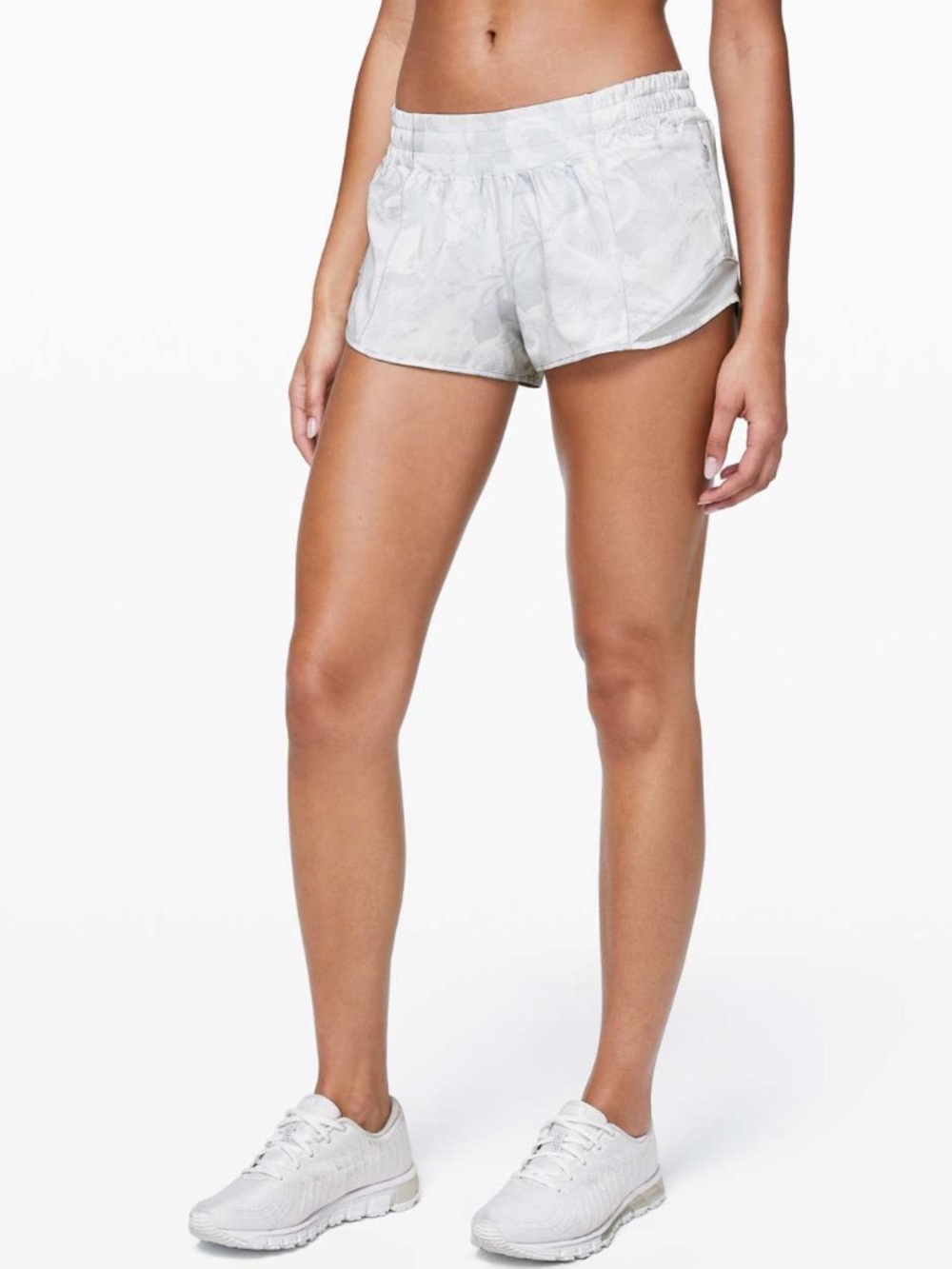 Lululemon Hotty Hot Short II *2.5" (6 tall - 3” inseam)